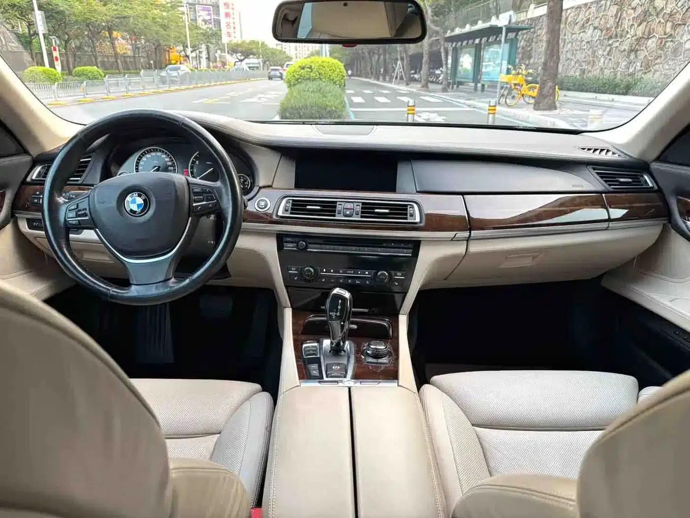 2010 BMW 7 Series 760Li — миниатюра 11