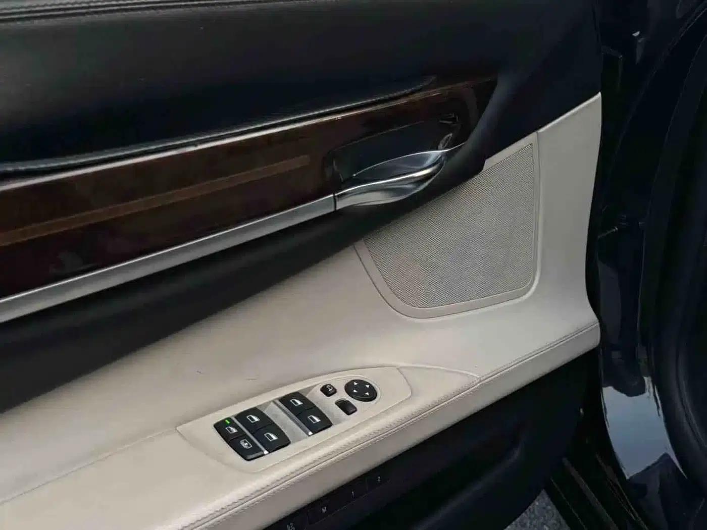 2010 BMW 7 Series 760Li — миниатюра 12