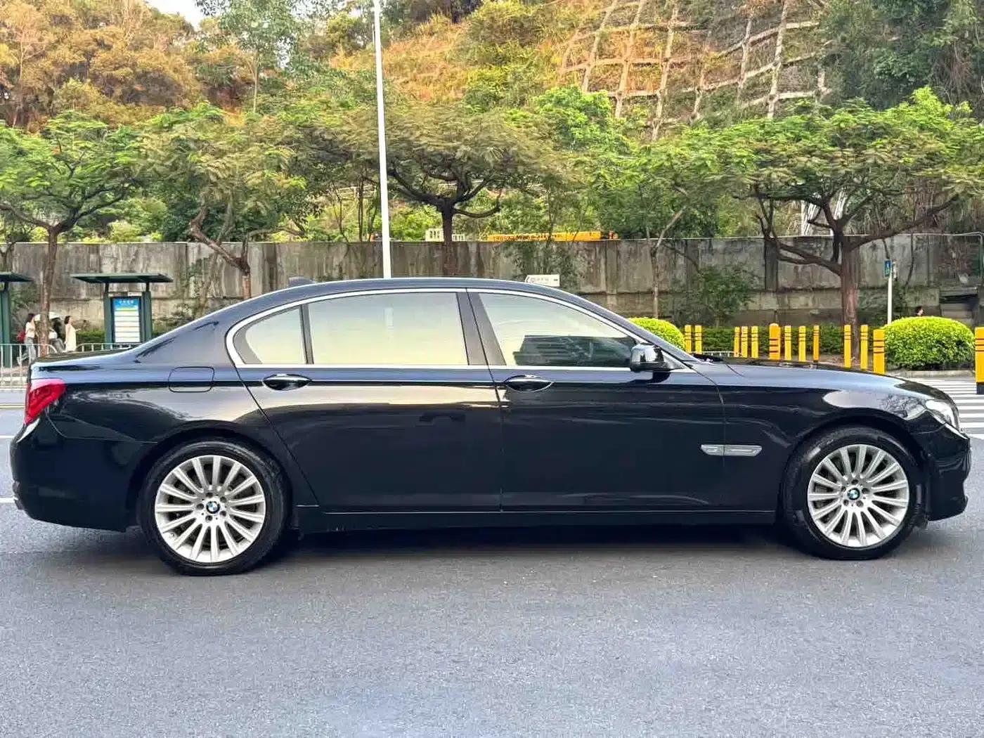 2010 BMW 7 Series 760Li — миниатюра 3