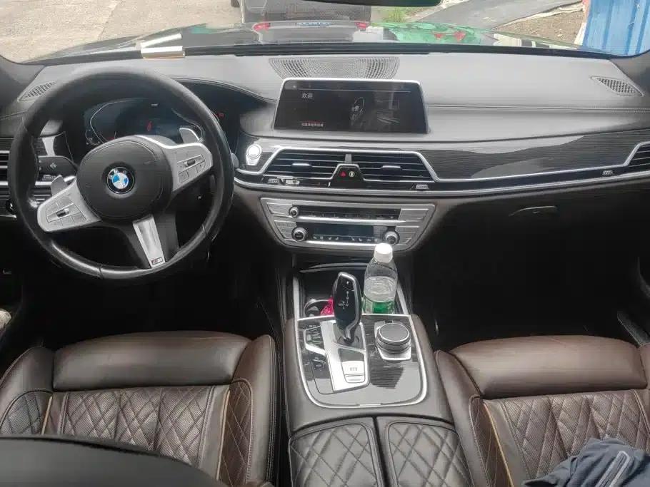 2019 BMW 7 Series 740Li Leading Edition M Sport Package — миниатюра 11
