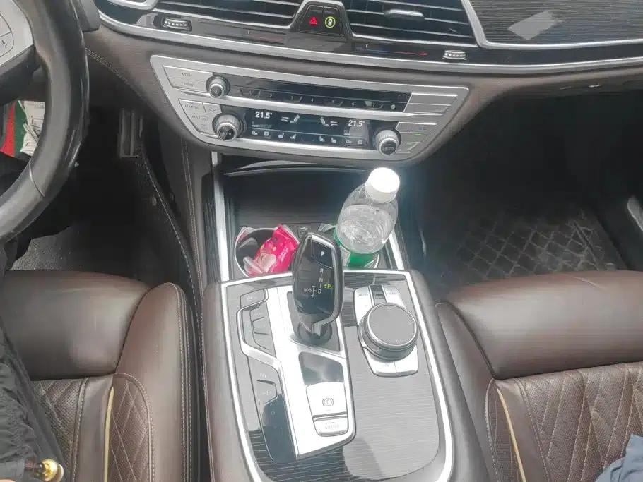 2019 BMW 7 Series 740Li Leading Edition M Sport Package — миниатюра 15
