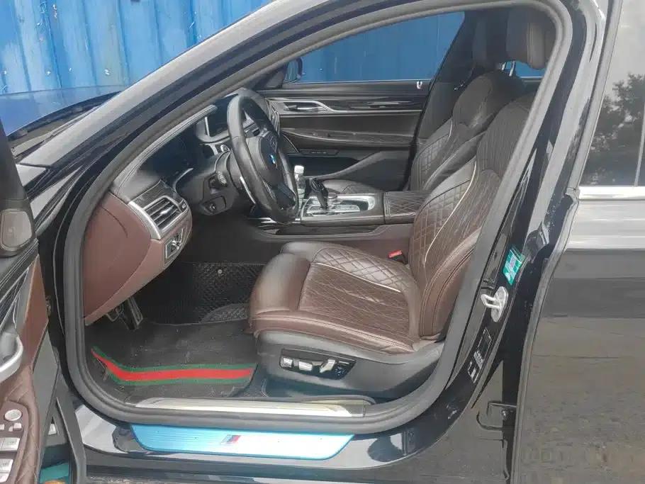2019 BMW 7 Series 740Li Leading Edition M Sport Package — миниатюра 8