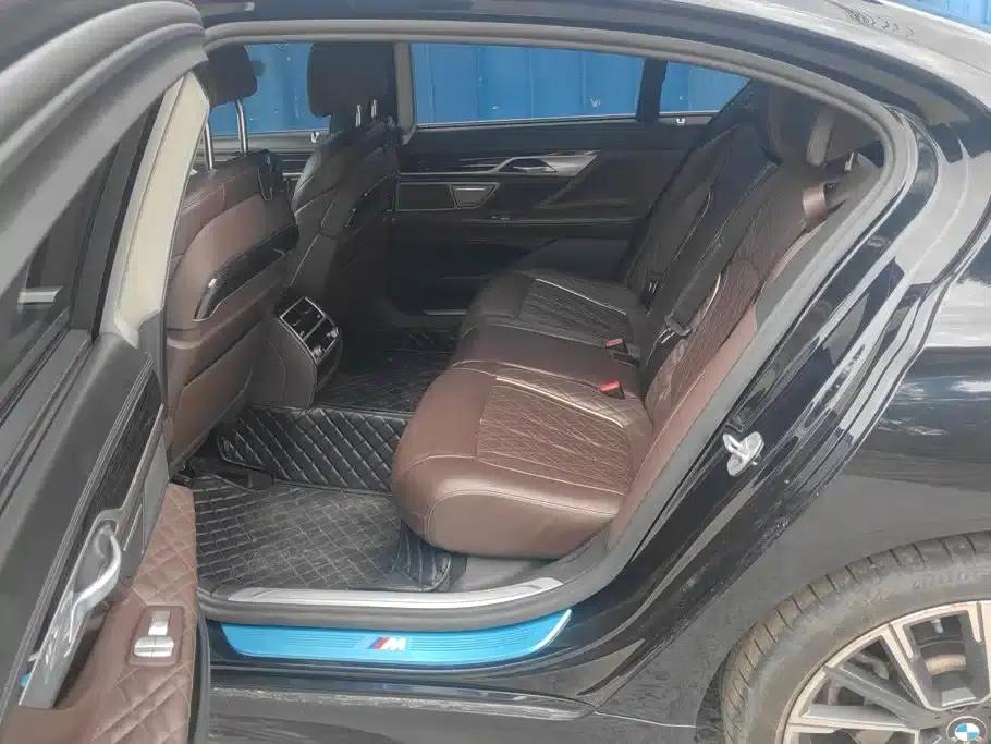 2019 BMW 7 Series 740Li Leading Edition M Sport Package — миниатюра 10
