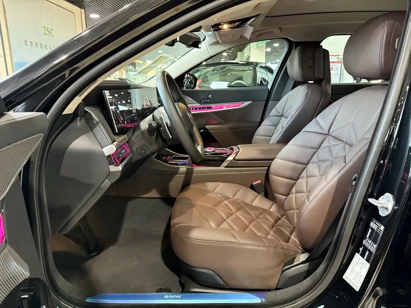 2023 BMW 7 Series 735Li Luxury Package — миниатюра 4