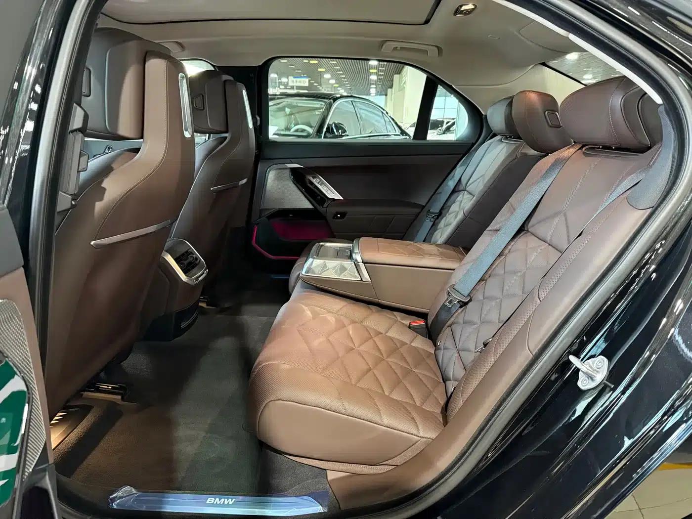 2023 BMW 7 Series 735Li Luxury Package — миниатюра 6