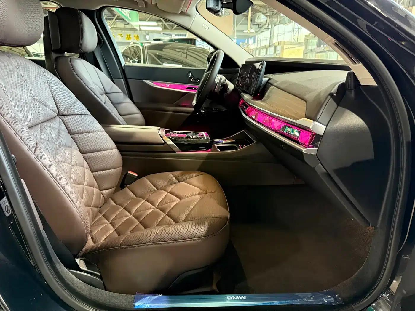 2023 BMW 7 Series 735Li Luxury Package — миниатюра 8
