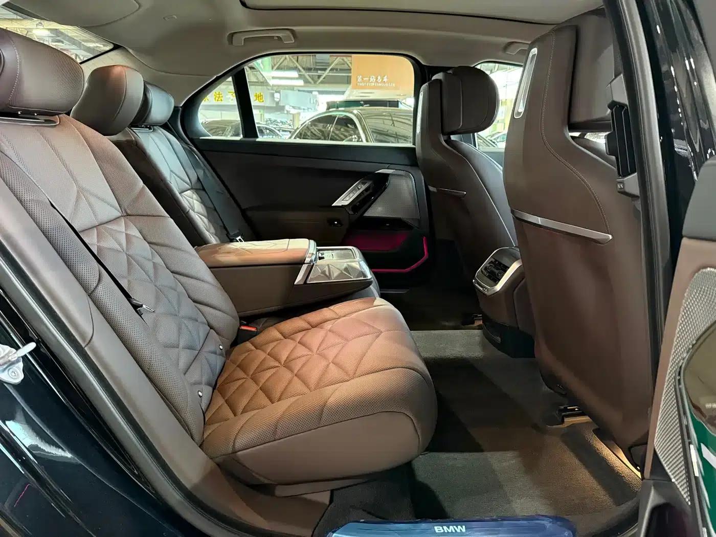 2023 BMW 7 Series 735Li Luxury Package — миниатюра 10
