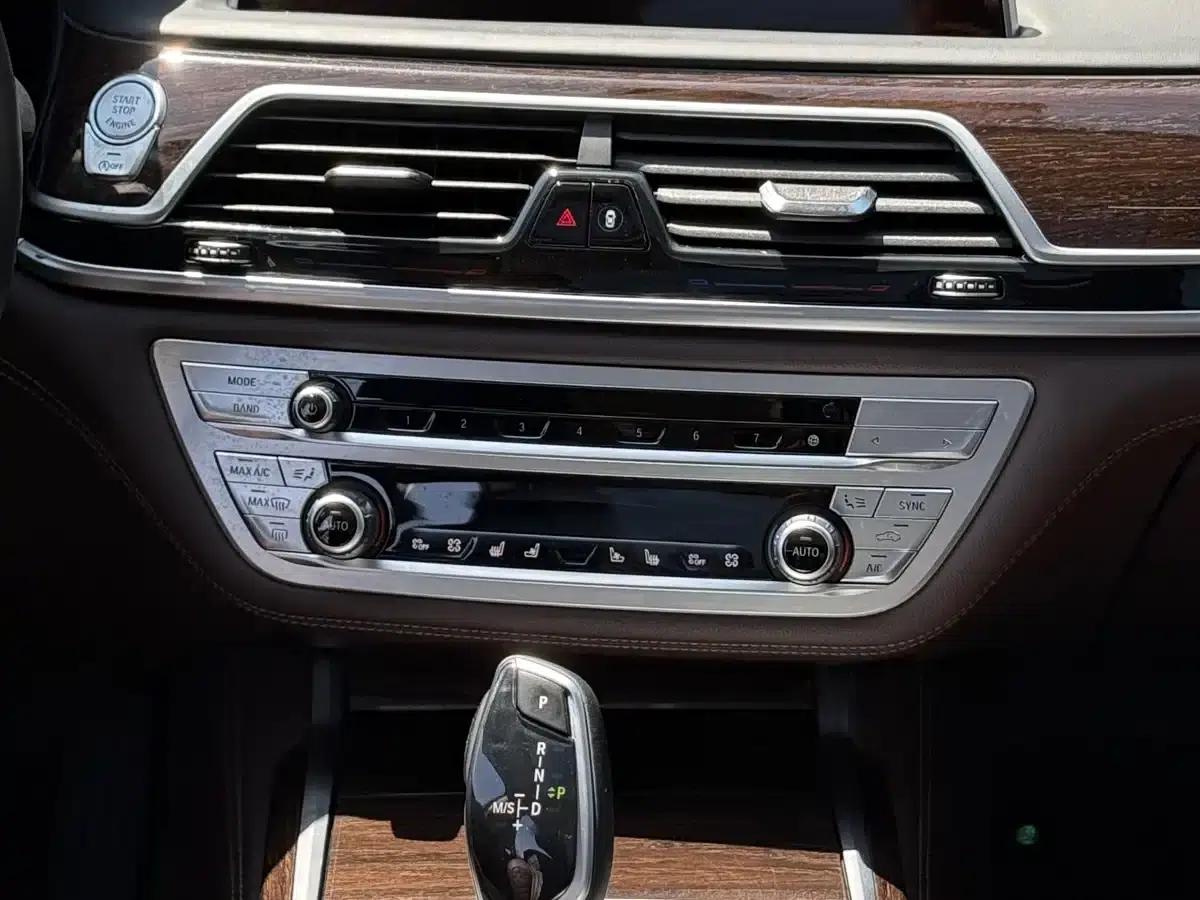 2021 BMW 7 Series 740Li Luxury M Sport Package — миниатюра 11