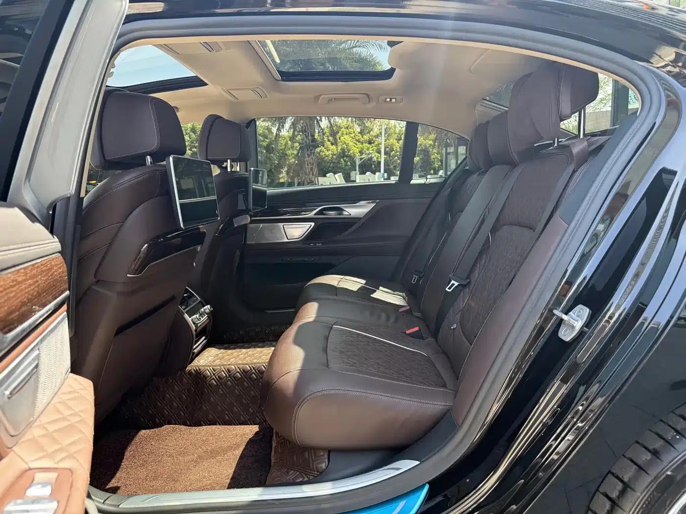 2021 BMW 7 Series 740Li Luxury M Sport Package — миниатюра 4