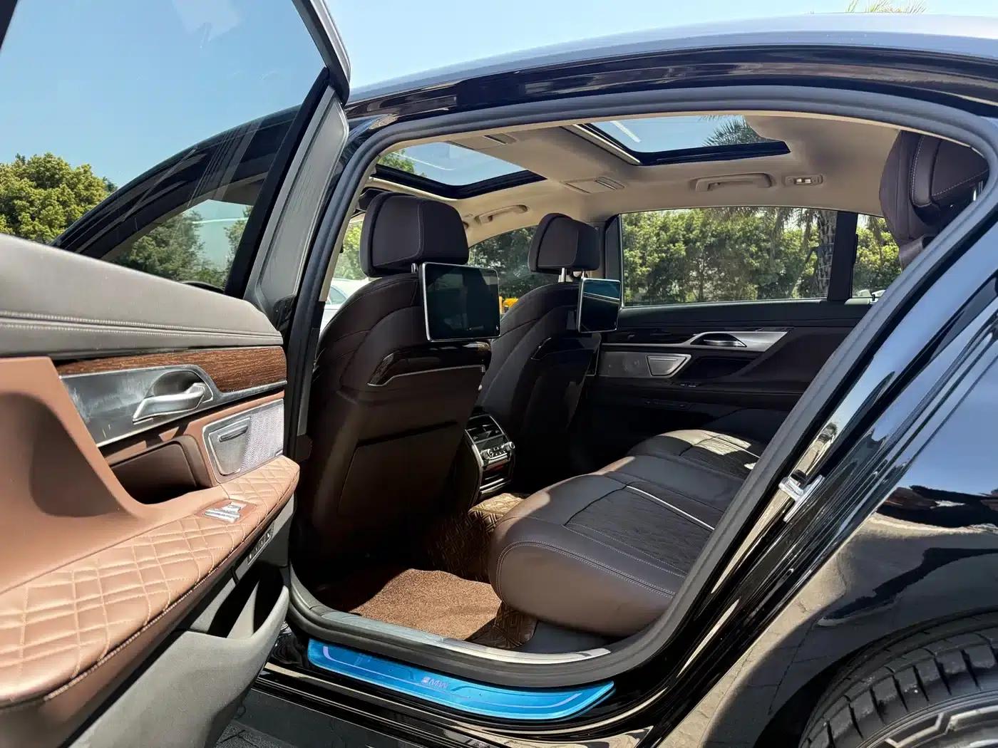 2021 BMW 7 Series 740Li Luxury M Sport Package — миниатюра 5