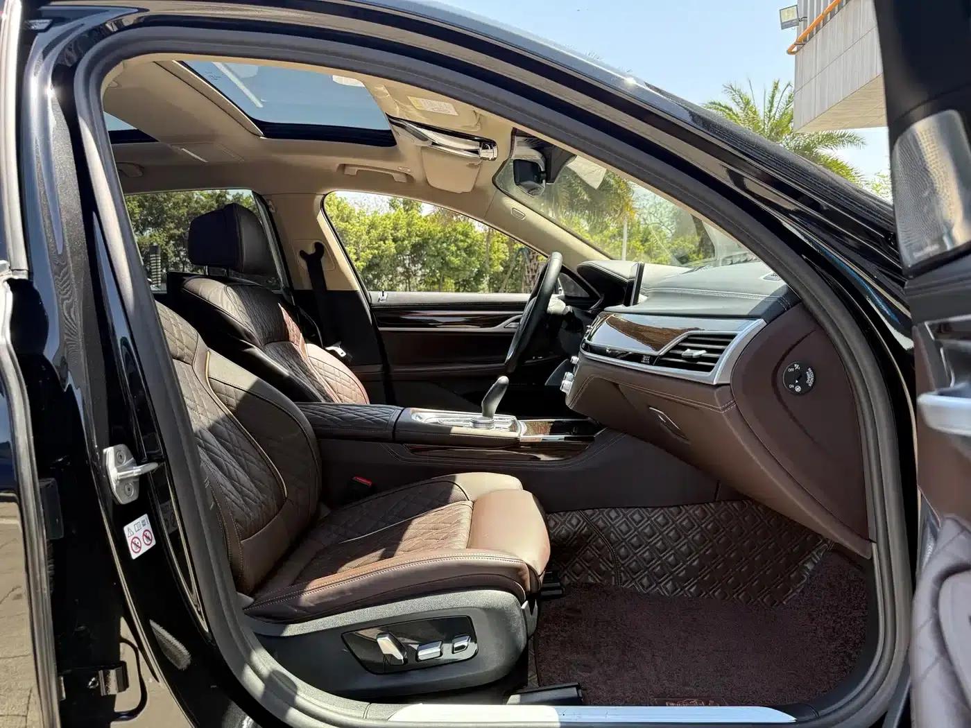 2021 BMW 7 Series 740Li Luxury M Sport Package — миниатюра 9