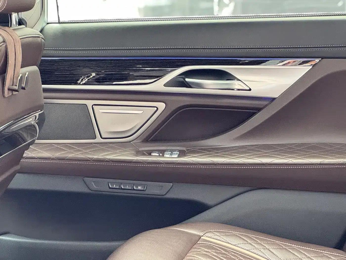 2019 BMW 7 Series Facelift 740Li Leading Edition M Sport Package — миниатюра 17