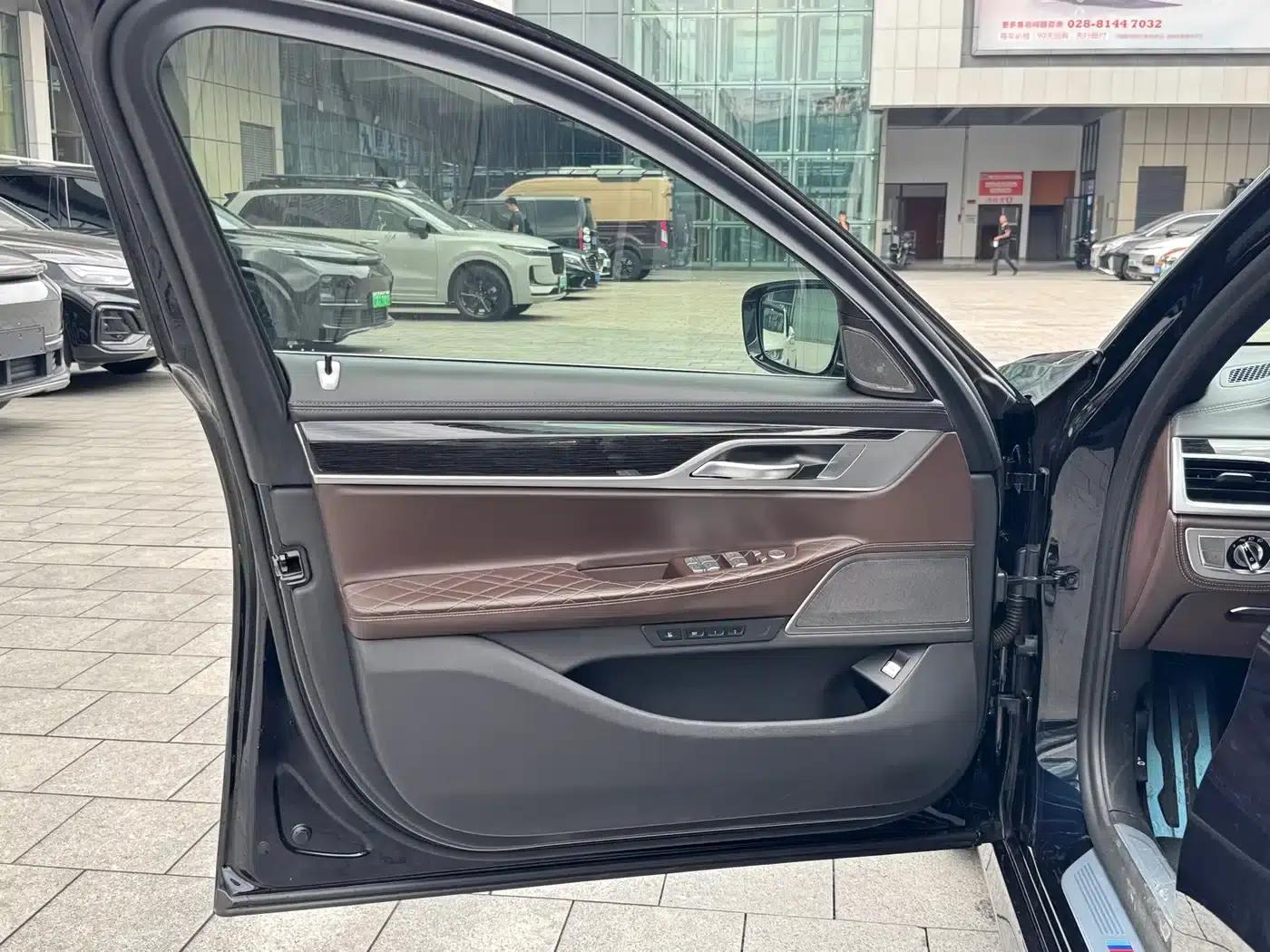 2019 BMW 7 Series Facelift 740Li Leading Edition M Sport Package — миниатюра 5