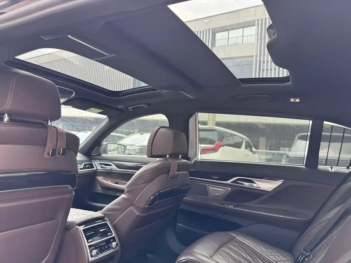 2019 BMW 7 Series Facelift 740Li Leading Edition M Sport Package — миниатюра 10