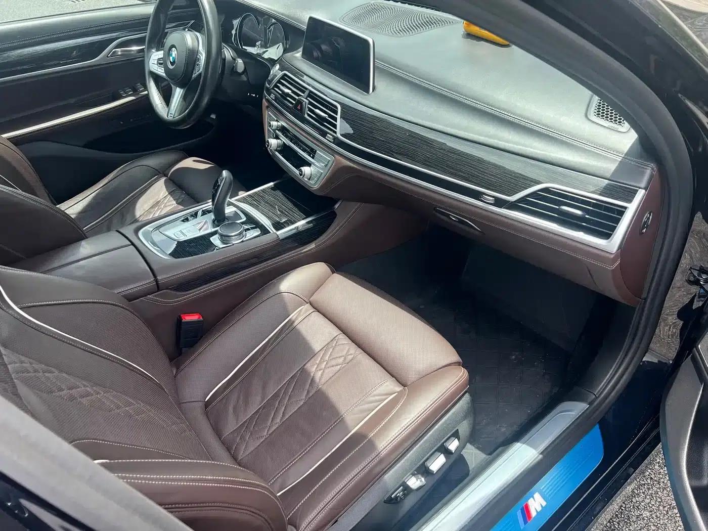 2018 BMW 7 Series 730Li Luxury M Sport Package — миниатюра 11