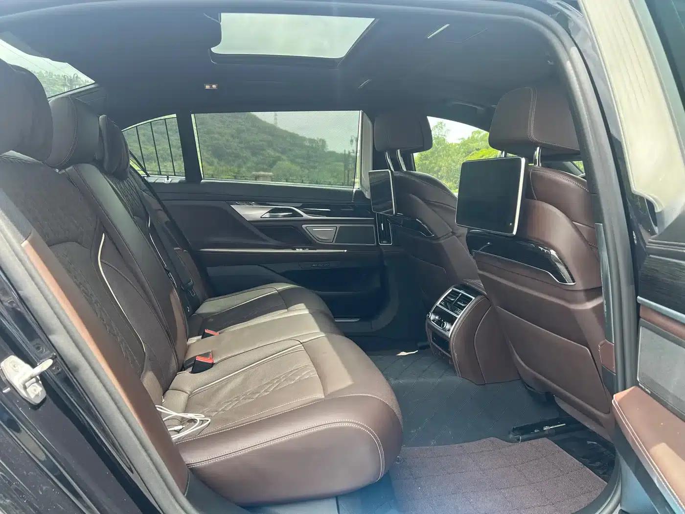 2018 BMW 7 Series 730Li Luxury M Sport Package — миниатюра 12