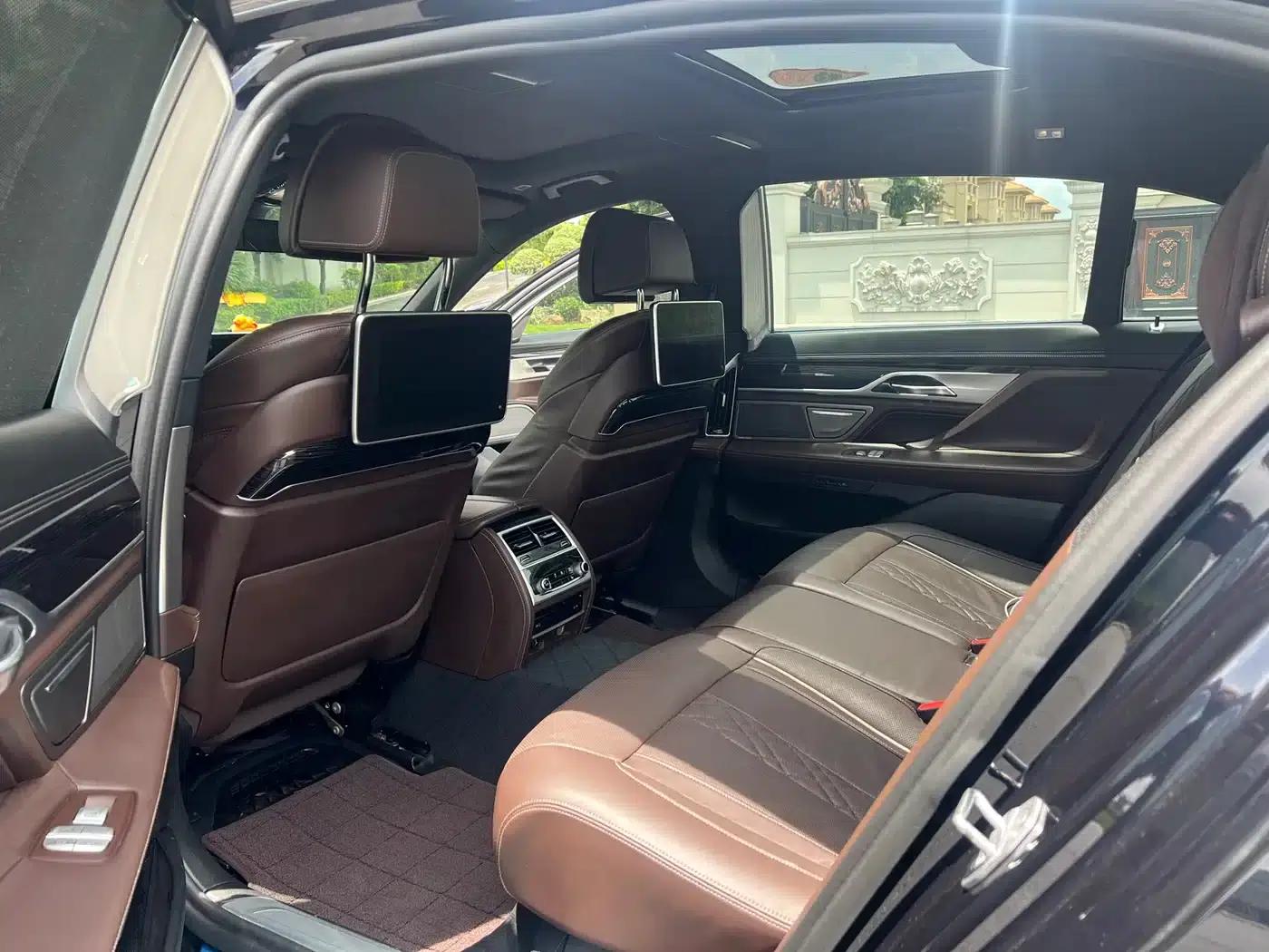 2018 BMW 7 Series 730Li Luxury M Sport Package — миниатюра 13