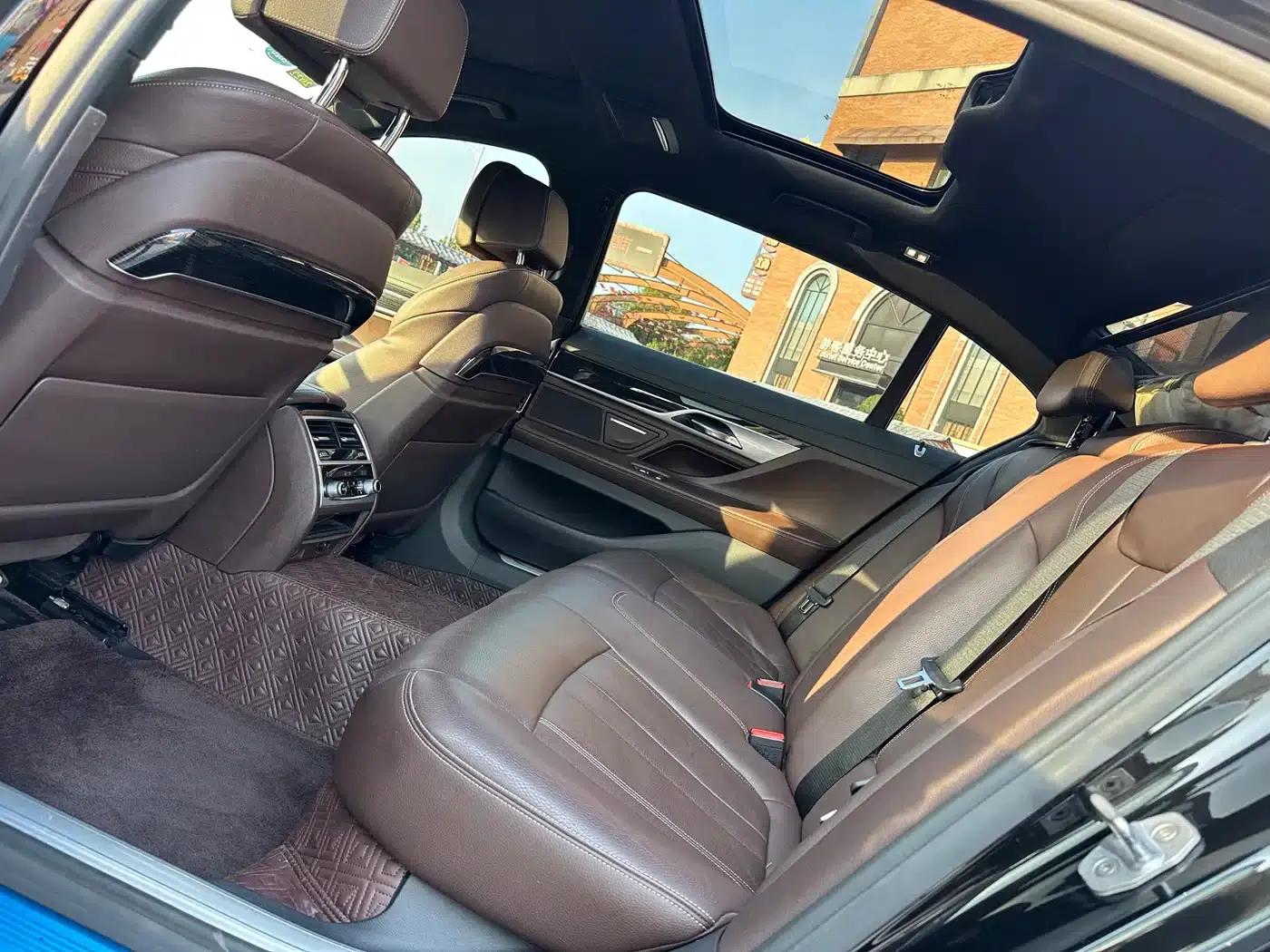 2018 BMW 7 Series 730Li Leading Edition M Sport Package — миниатюра 11