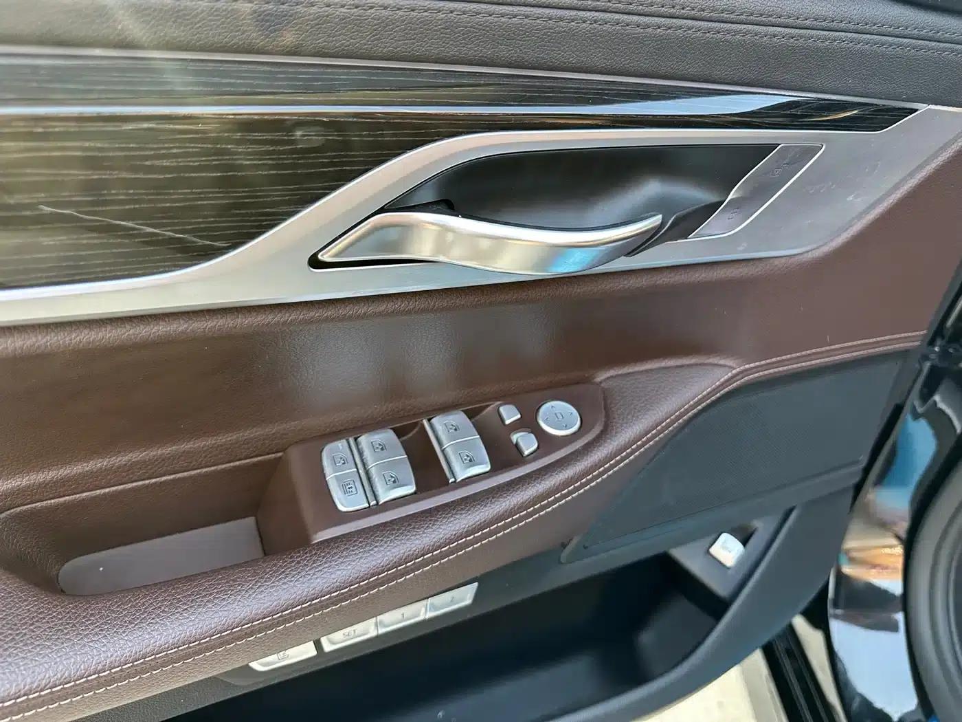 2018 BMW 7 Series 730Li Leading Edition M Sport Package — миниатюра 17