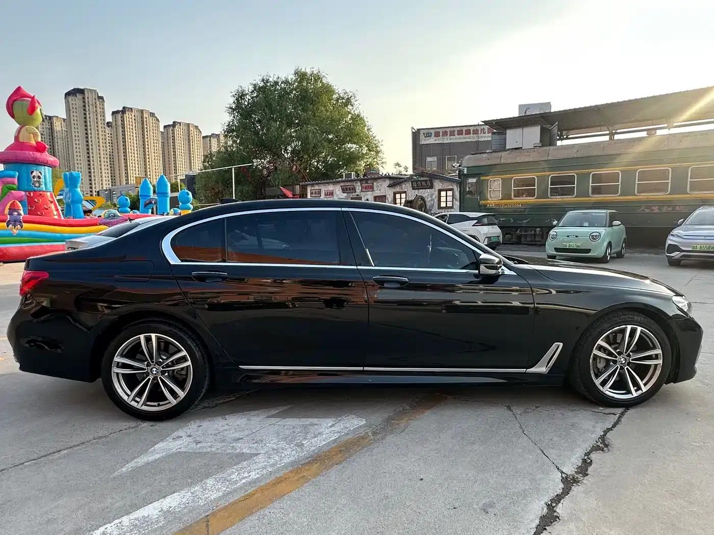 2018 BMW 7 Series 730Li Leading Edition M Sport Package — миниатюра 5