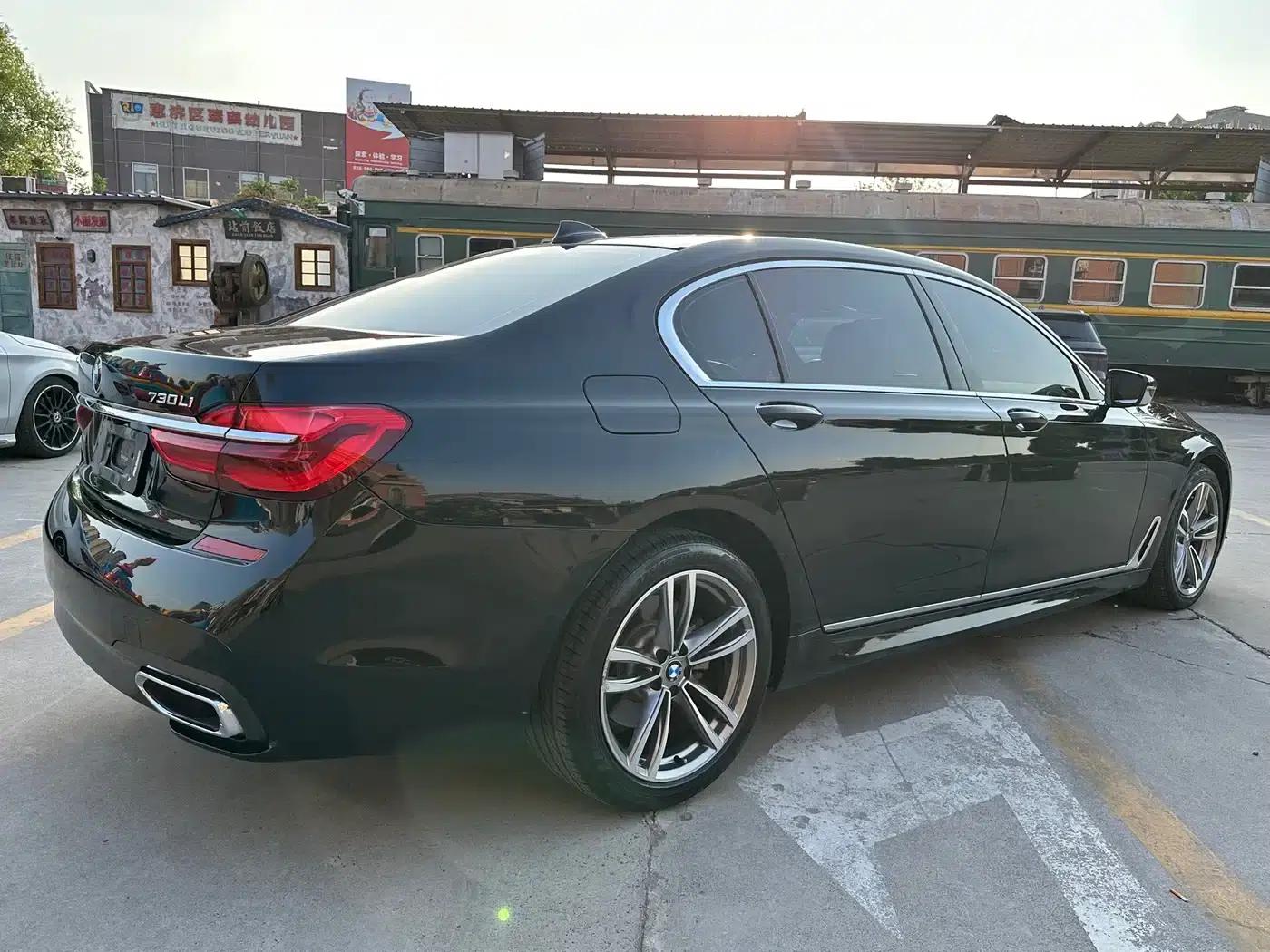 2018 BMW 7 Series 730Li Leading Edition M Sport Package — миниатюра 7