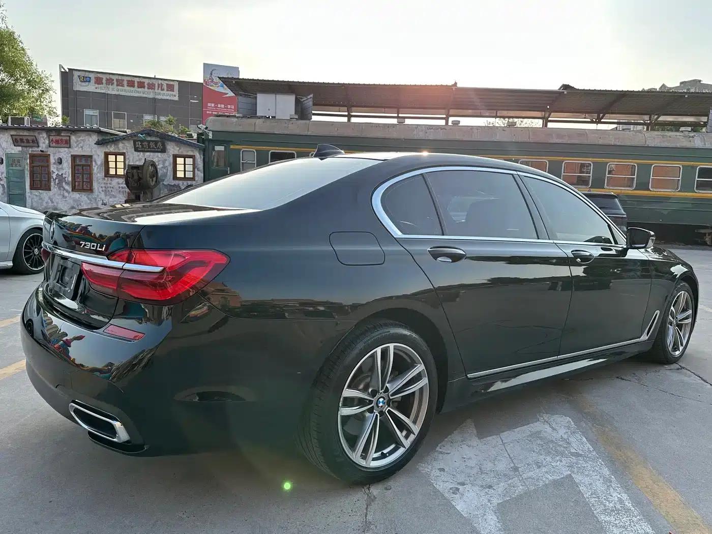 2018 BMW 7 Series 730Li Leading Edition M Sport Package — миниатюра 8