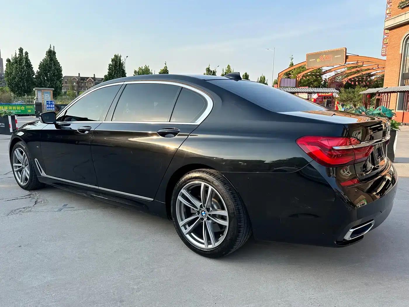 2018 BMW 7 Series 730Li Leading Edition M Sport Package — миниатюра 9