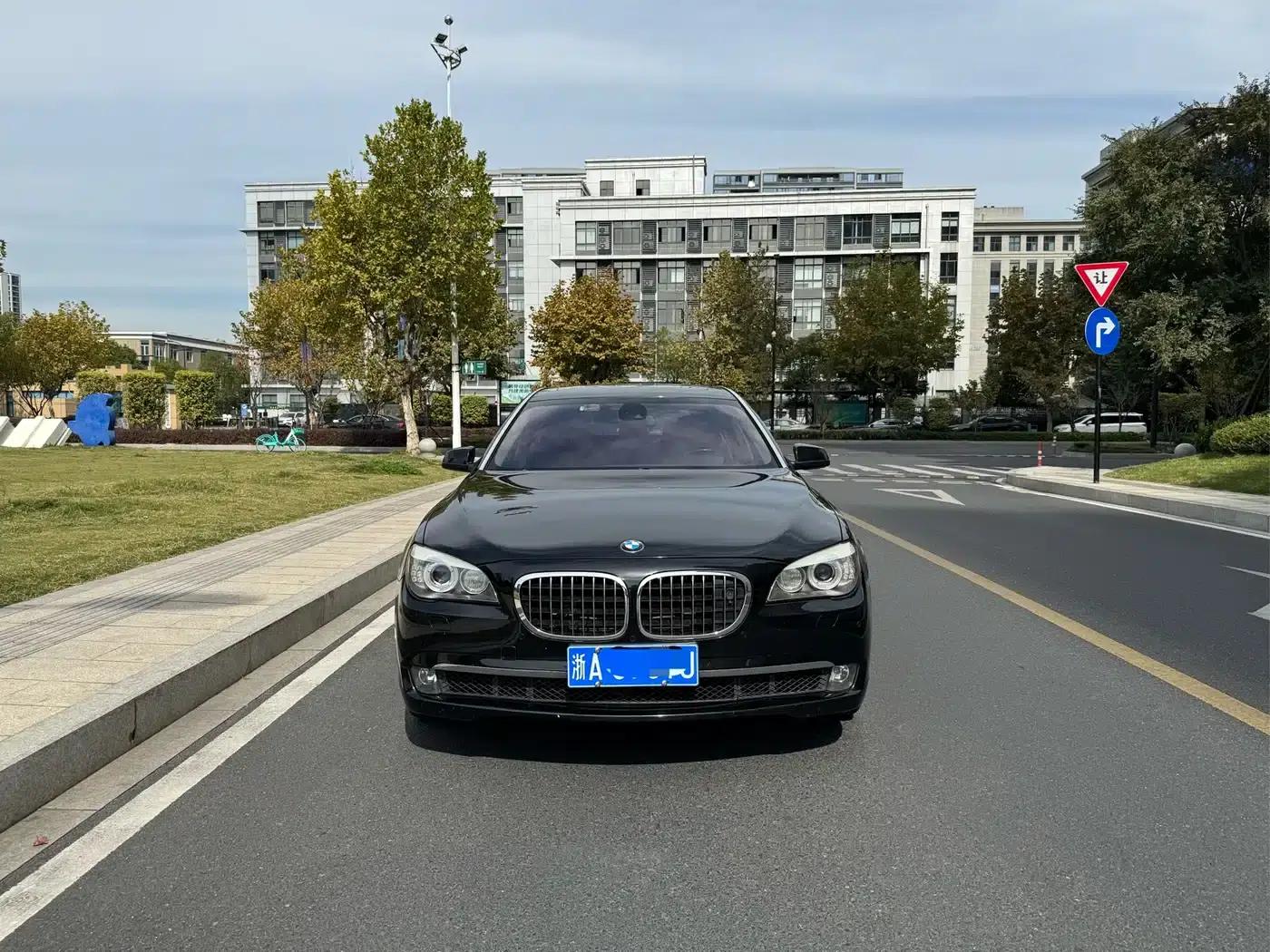 2010 BMW 7 Series 760Li — миниатюра 2