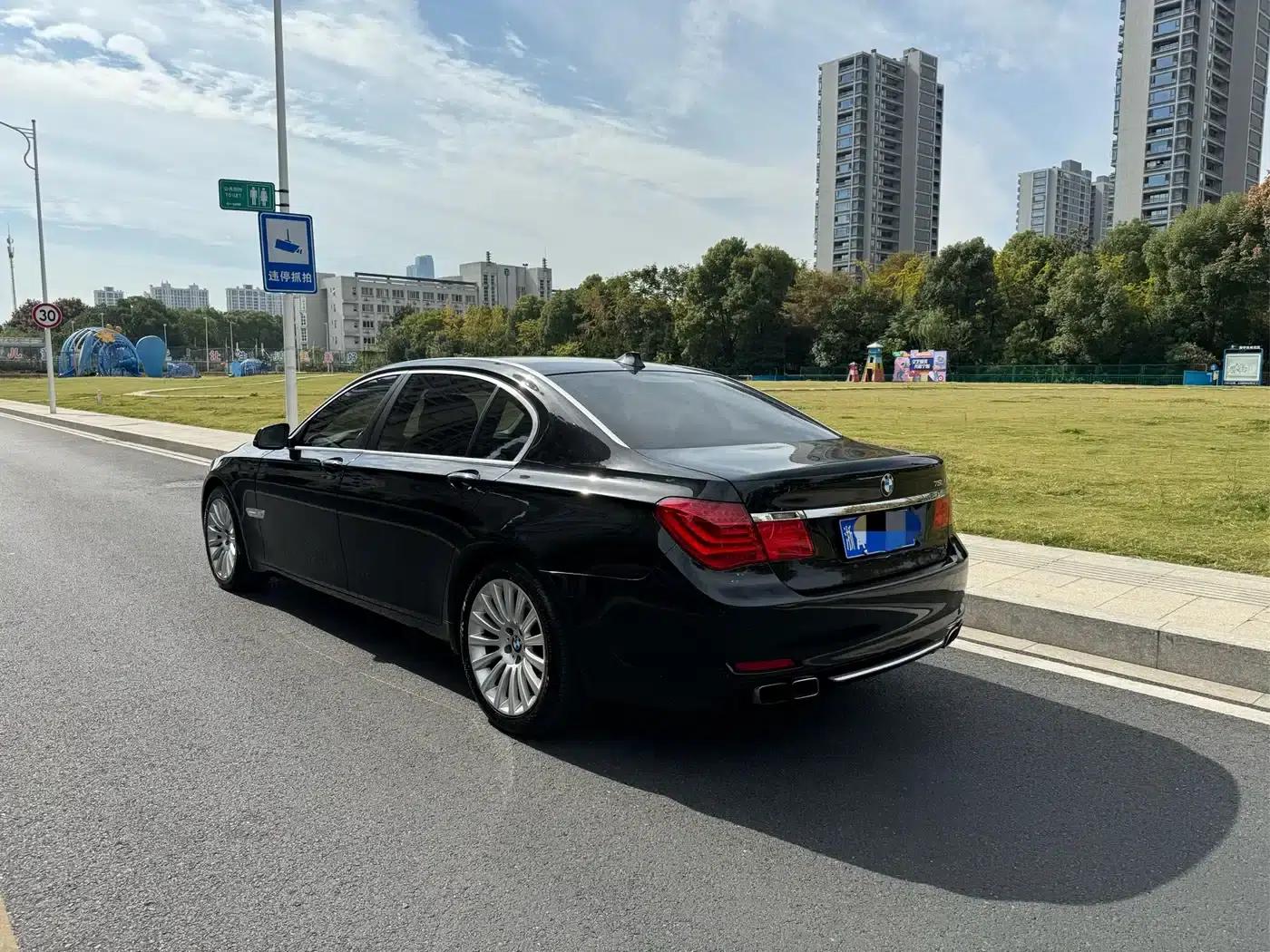 2010 BMW 7 Series 760Li — миниатюра 3