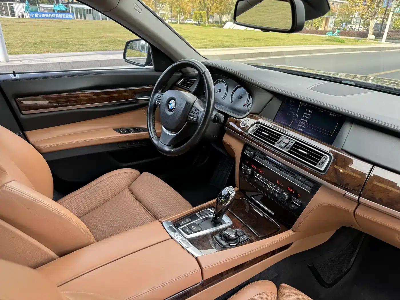 2010 BMW 7 Series 760Li — миниатюра 5