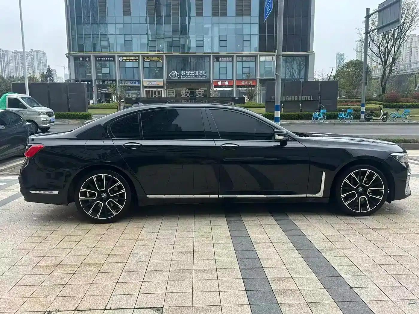 2011 BMW 7 Series 730Li Elegant Edition — миниатюра 6