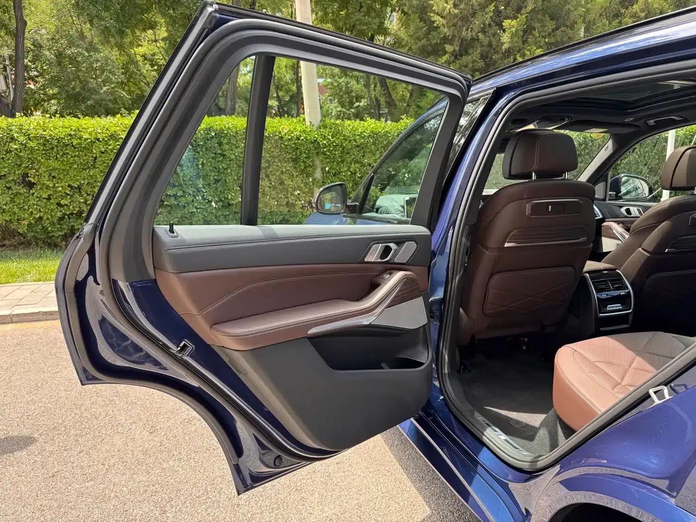 BMW X5 2025 xDrive 40Li M Sport Shadow Edition — миниатюра 16