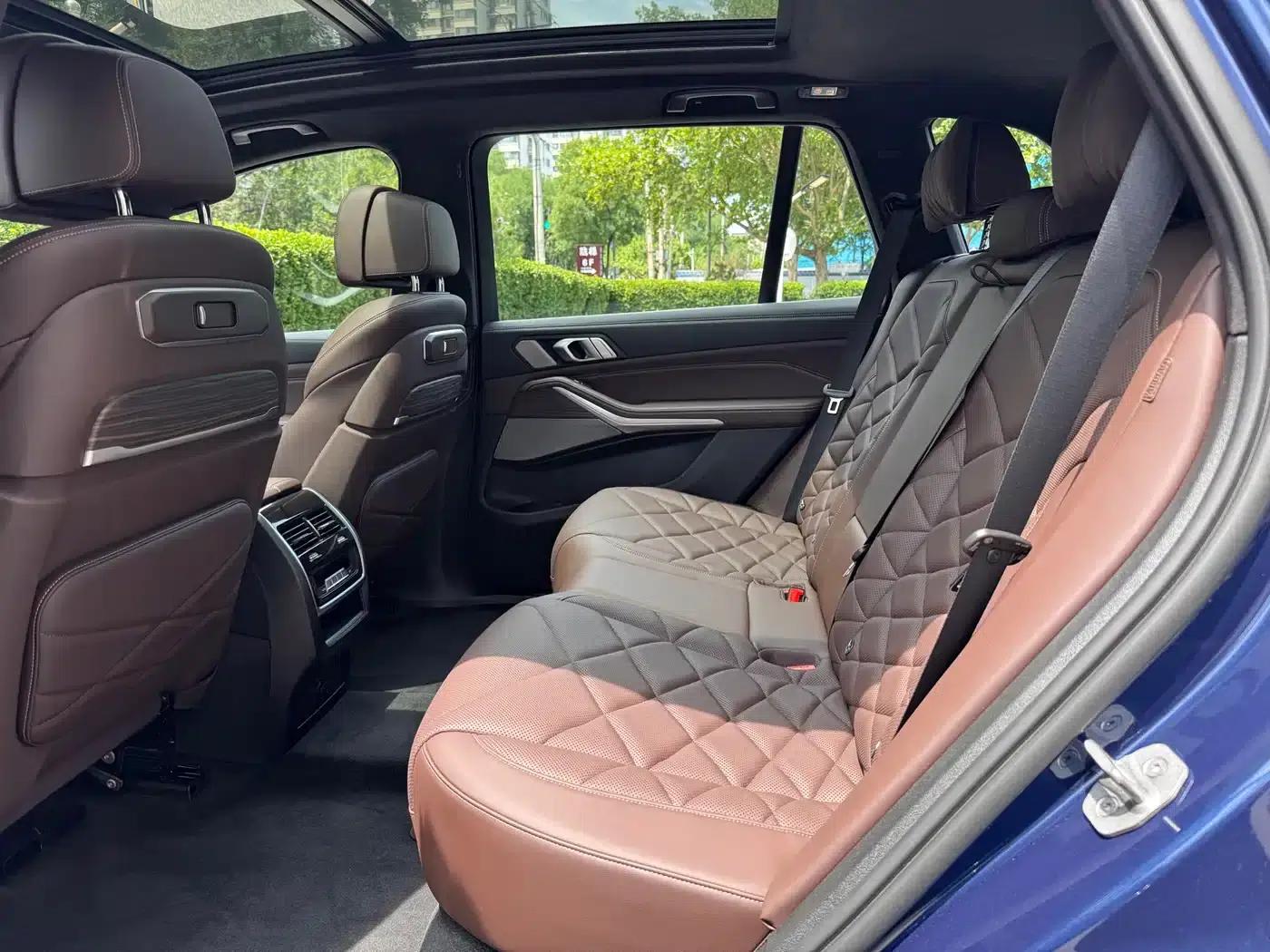 BMW X5 2025 xDrive 40Li M Sport Shadow Edition — миниатюра 17