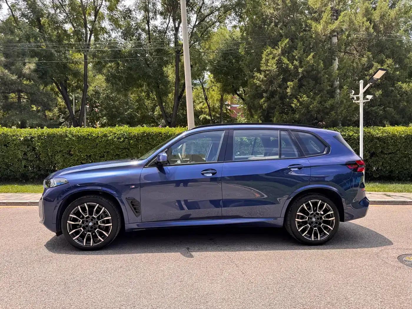 BMW X5 2025 xDrive 40Li M Sport Shadow Edition — миниатюра 3