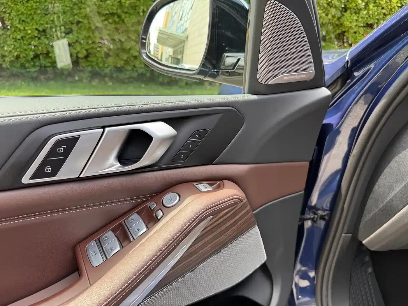 BMW X5 2025 xDrive 40Li M Sport Shadow Edition — миниатюра 7