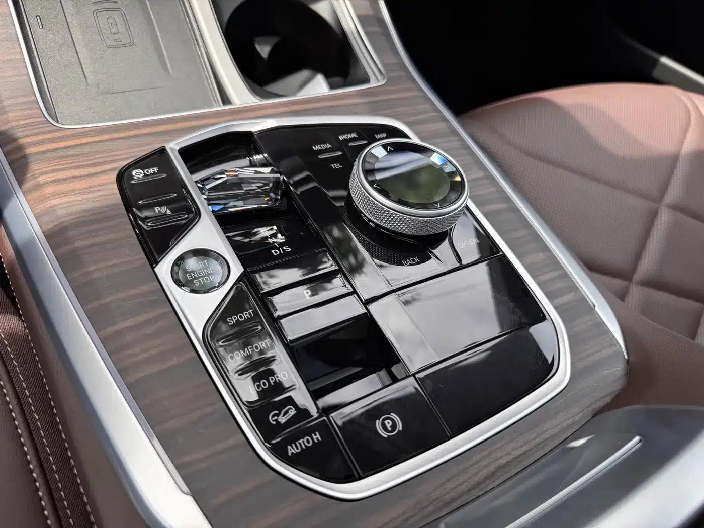 BMW X5 2025 xDrive 40Li M Sport Shadow Edition — миниатюра 9