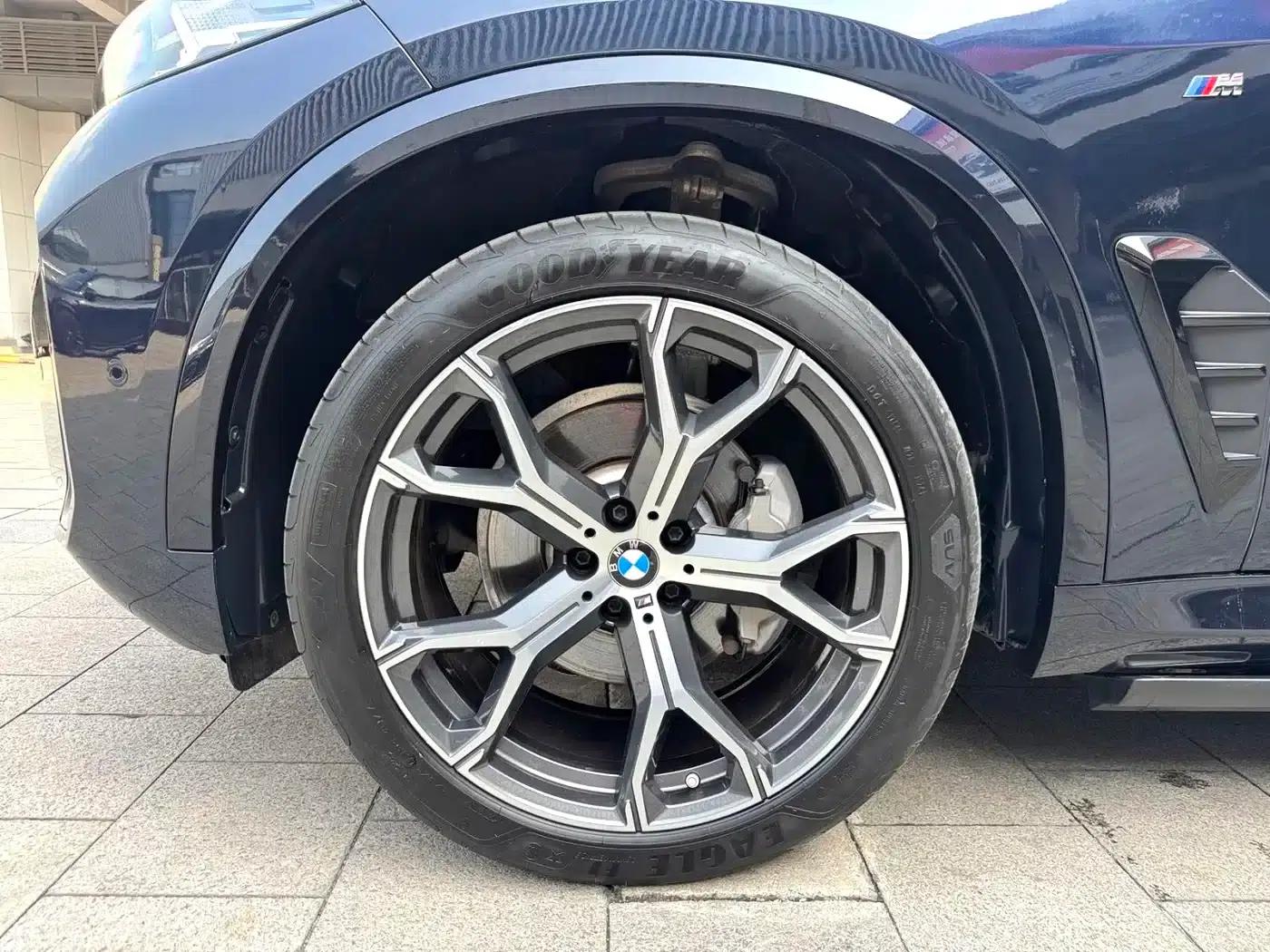 BMW X5 2023 xDrive 30Li M Sport Shadow Edition — миниатюра 8