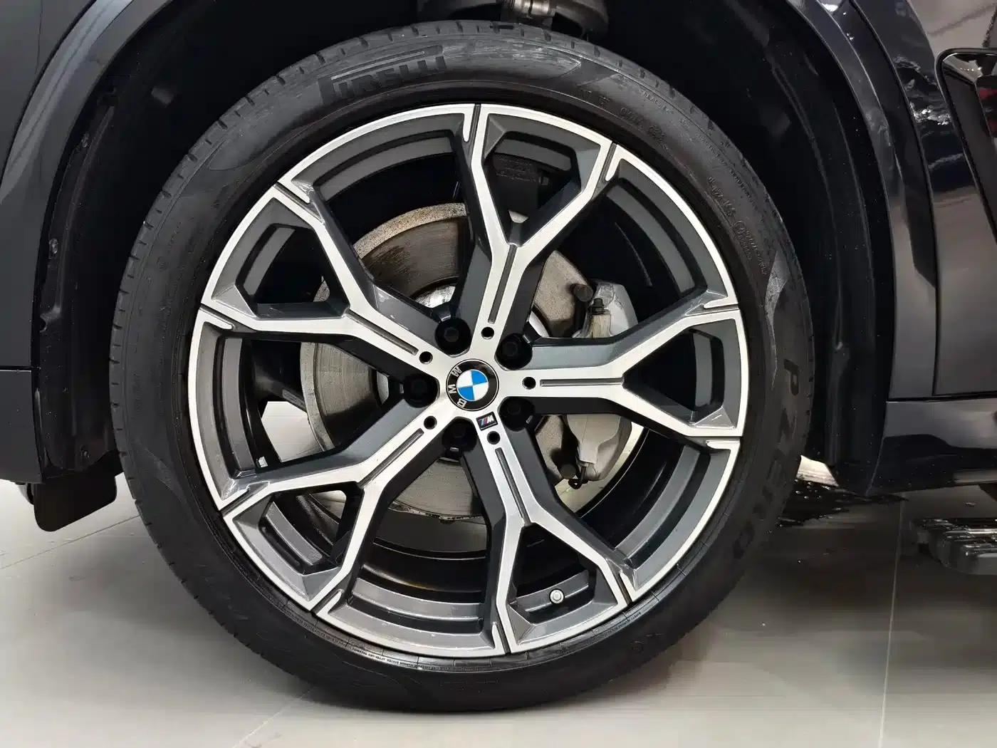 BMW X5 2023 xDrive 30Li M Sport Shadow Edition — миниатюра 18
