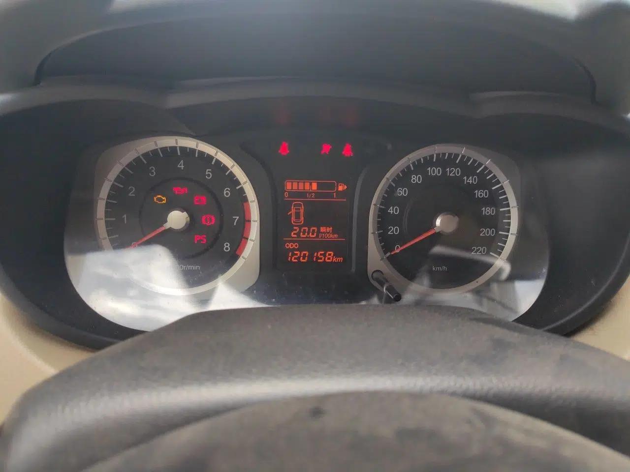 Venucia R50 2014 1.6L Manual Splendid Edition — миниатюра 11