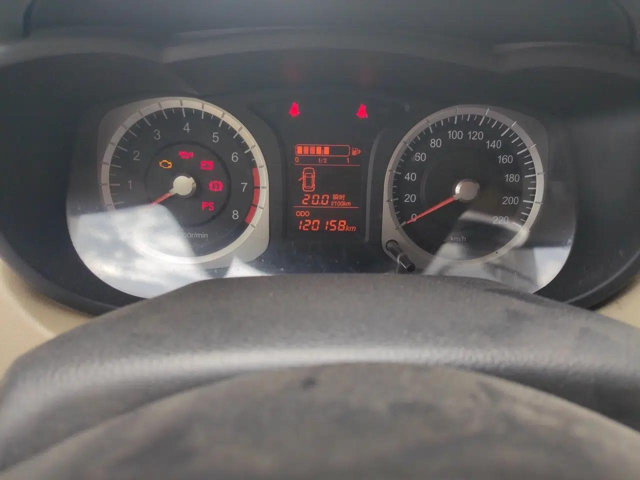 Venucia R50 2014 1.6L Manual Splendid Edition — миниатюра 12