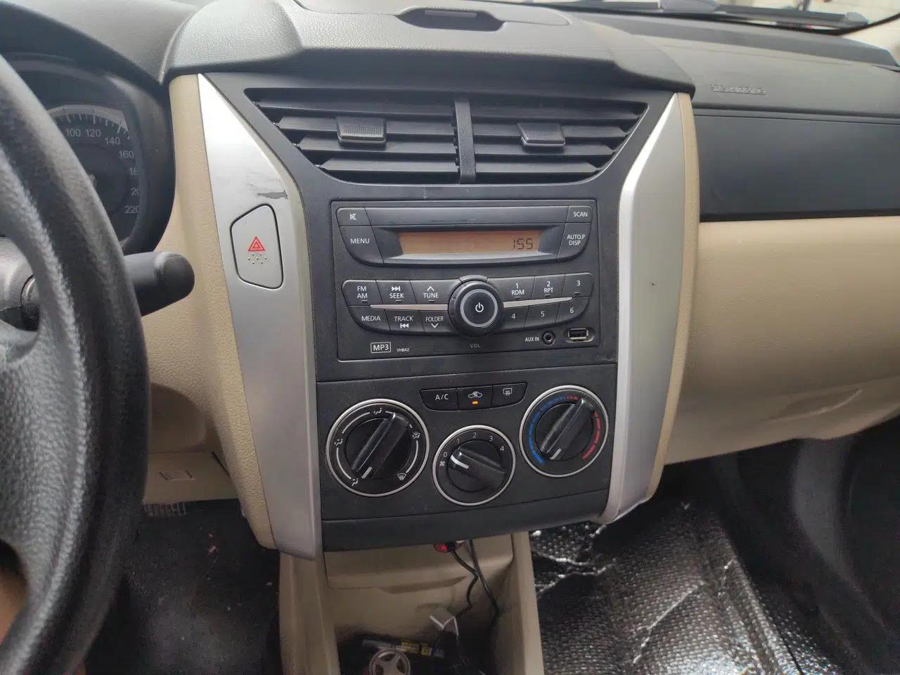 Venucia R50 2014 1.6L Manual Splendid Edition — миниатюра 13