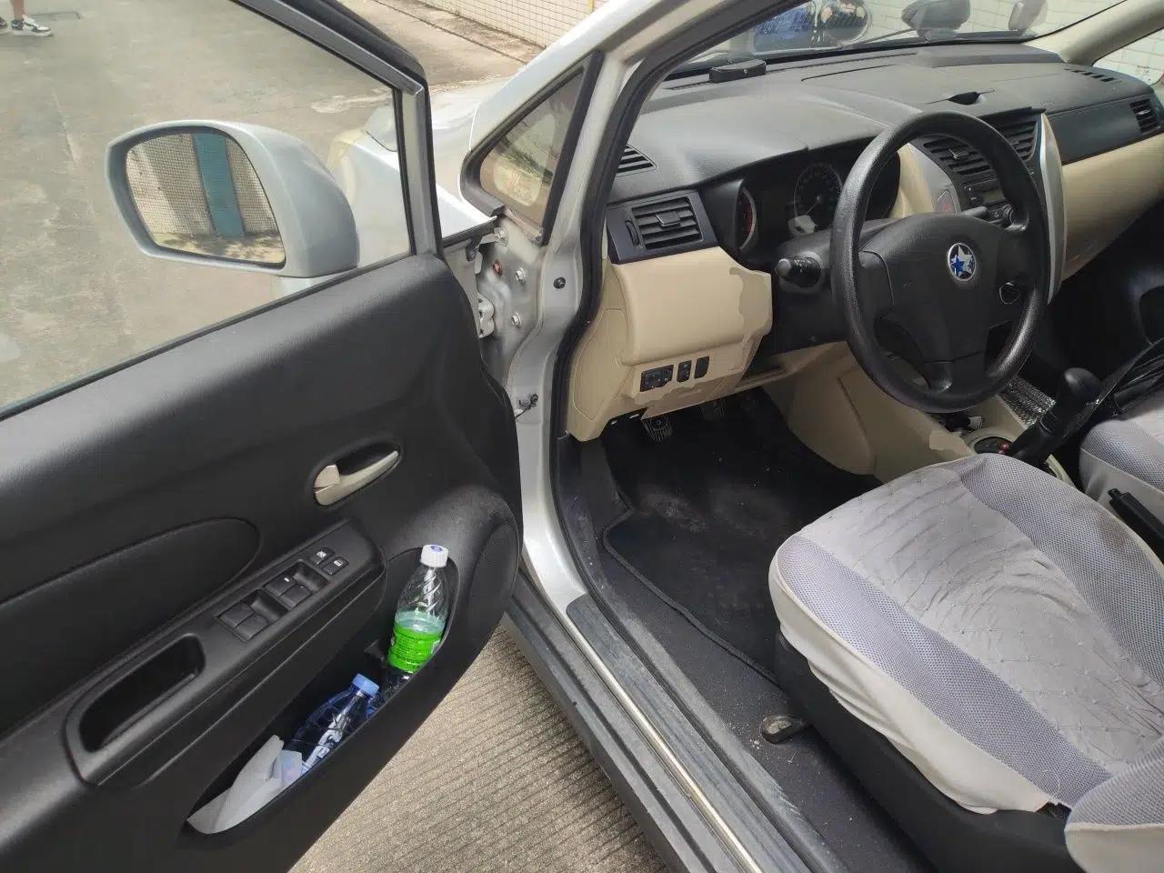 Venucia R50 2014 1.6L Manual Splendid Edition — миниатюра 16