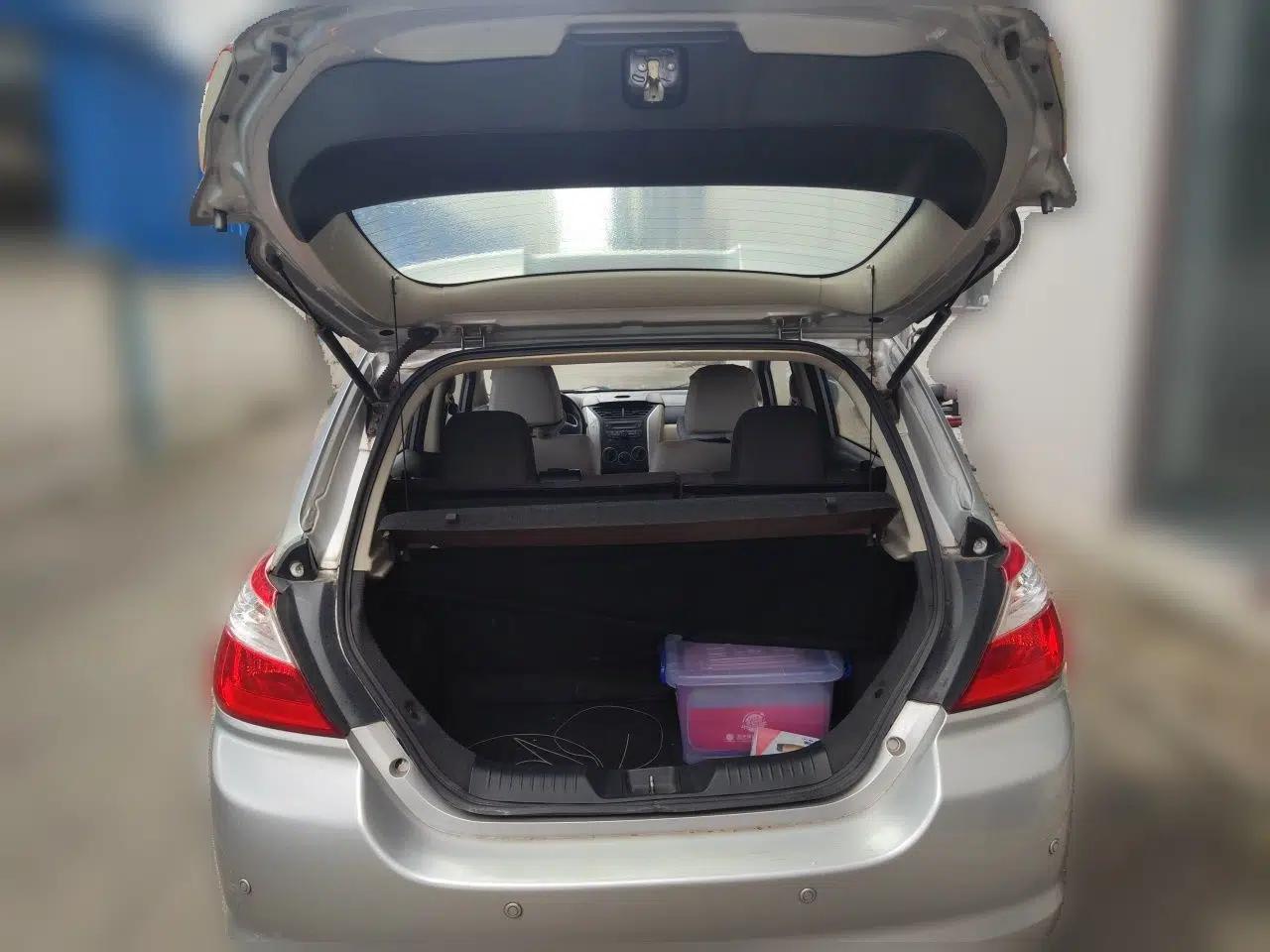 Venucia R50 2014 1.6L Manual Splendid Edition — миниатюра 19