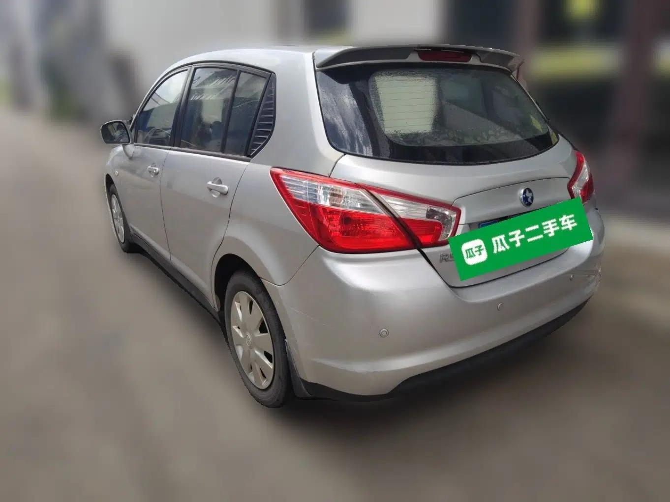 Venucia R50 2014 1.6L Manual Splendid Edition — миниатюра 4