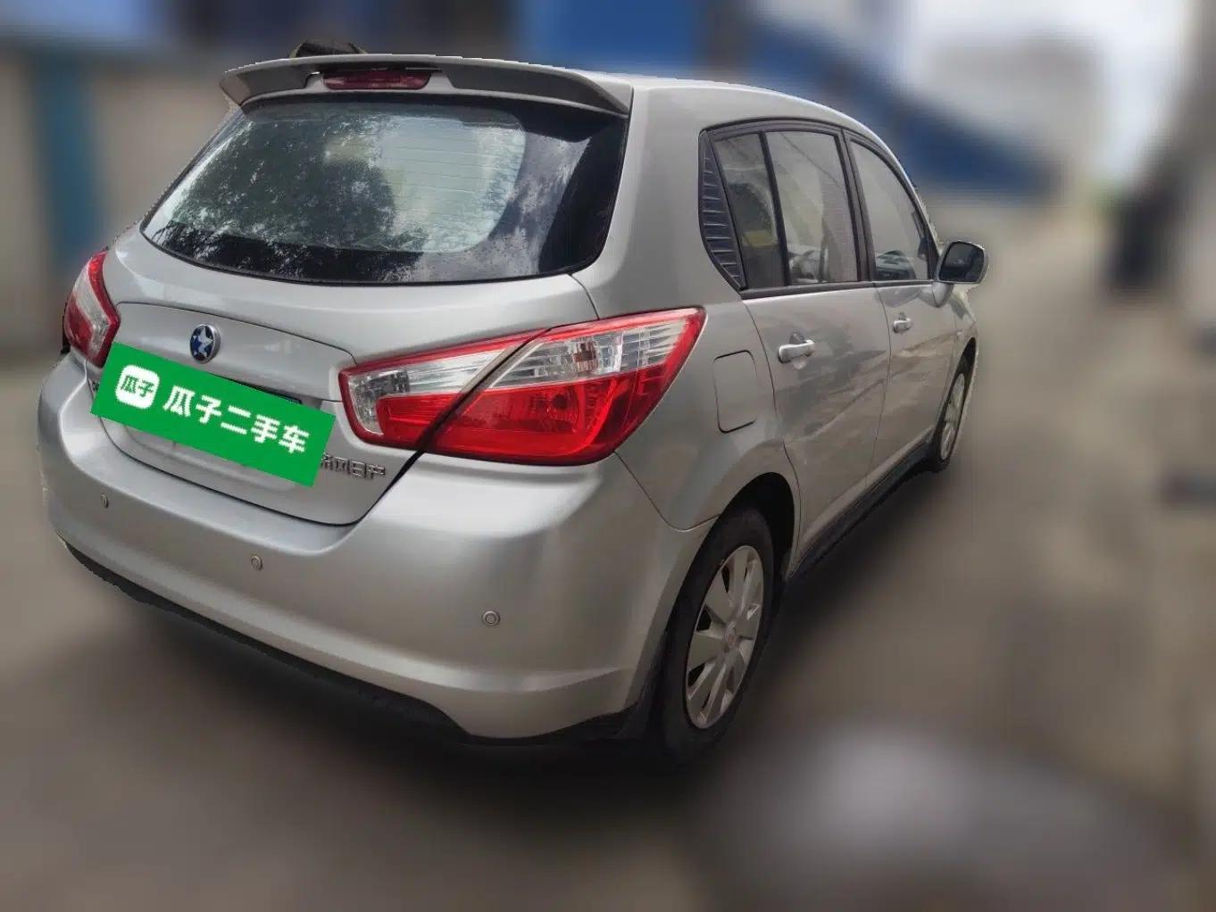 Venucia R50 2014 1.6L Manual Splendid Edition — миниатюра 6
