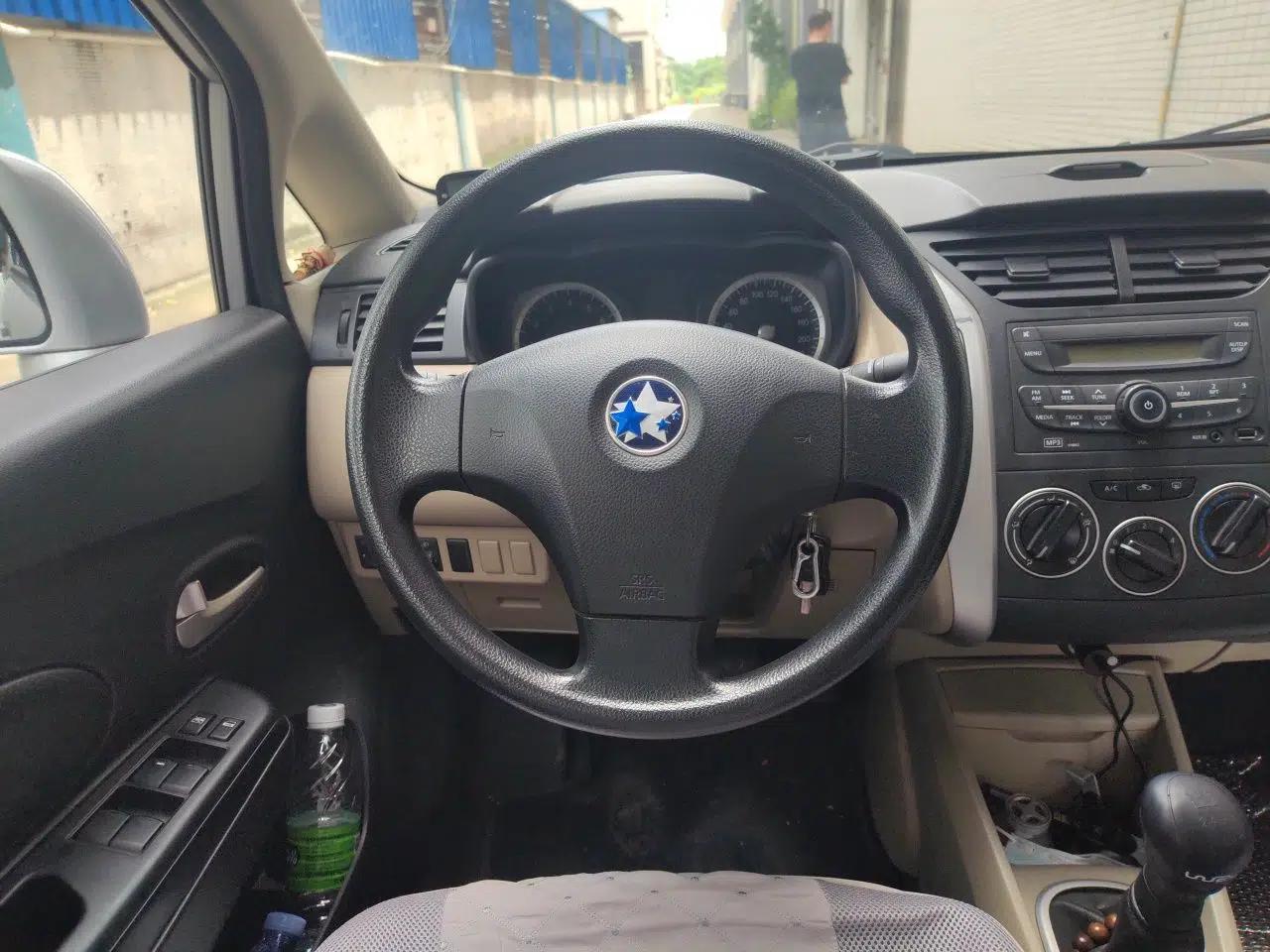 Venucia R50 2014 1.6L Manual Splendid Edition — миниатюра 10