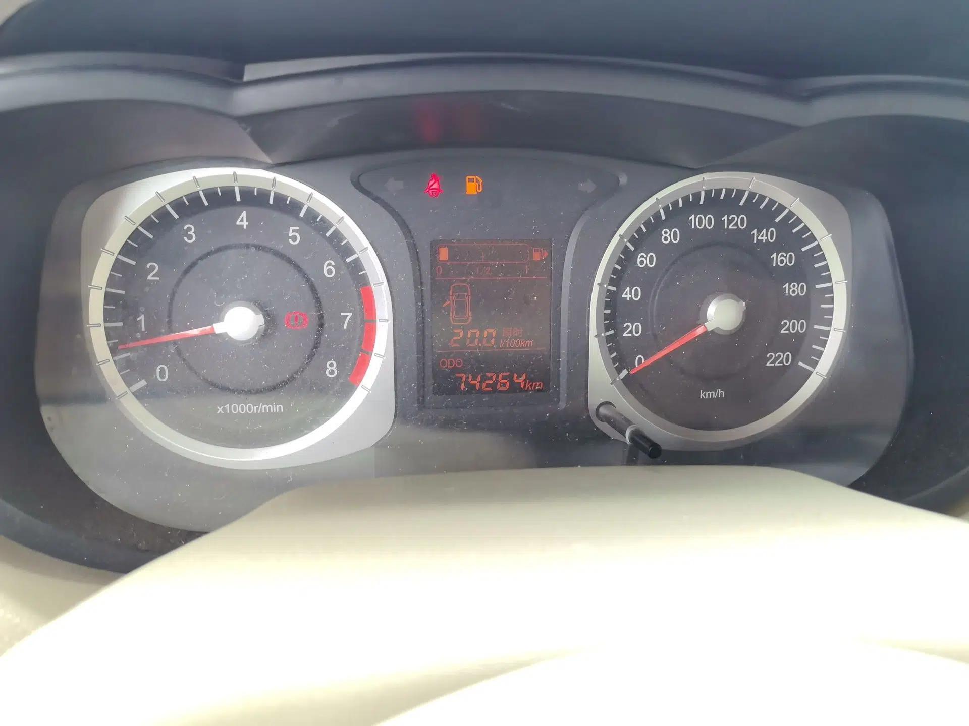 Venucia D50 2013 1.6L Manual Fashion Edition — миниатюра 12