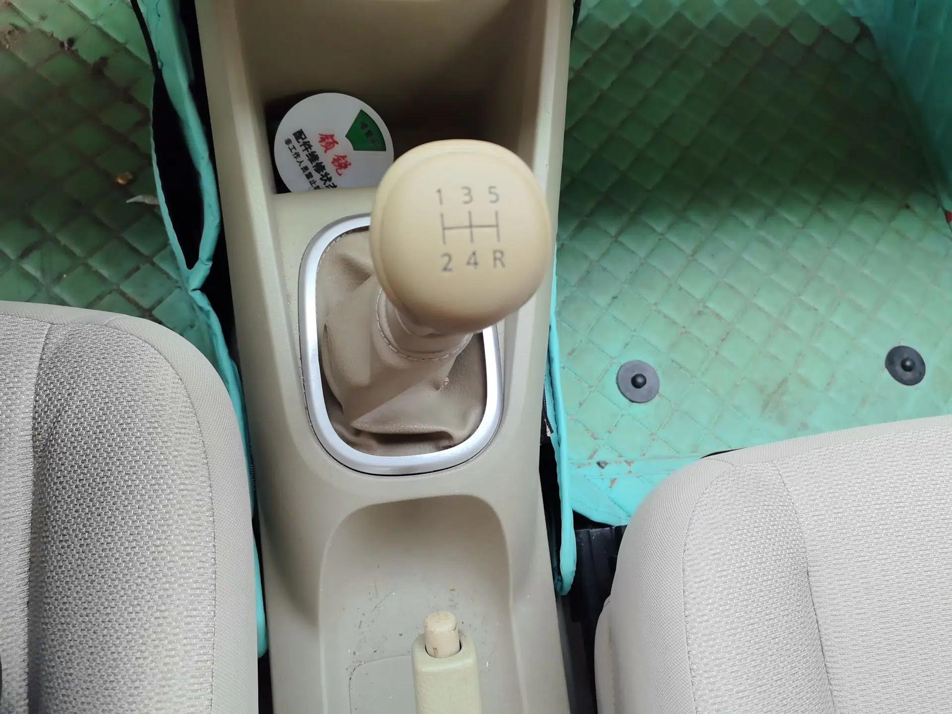 Venucia D50 2013 1.6L Manual Fashion Edition — миниатюра 14