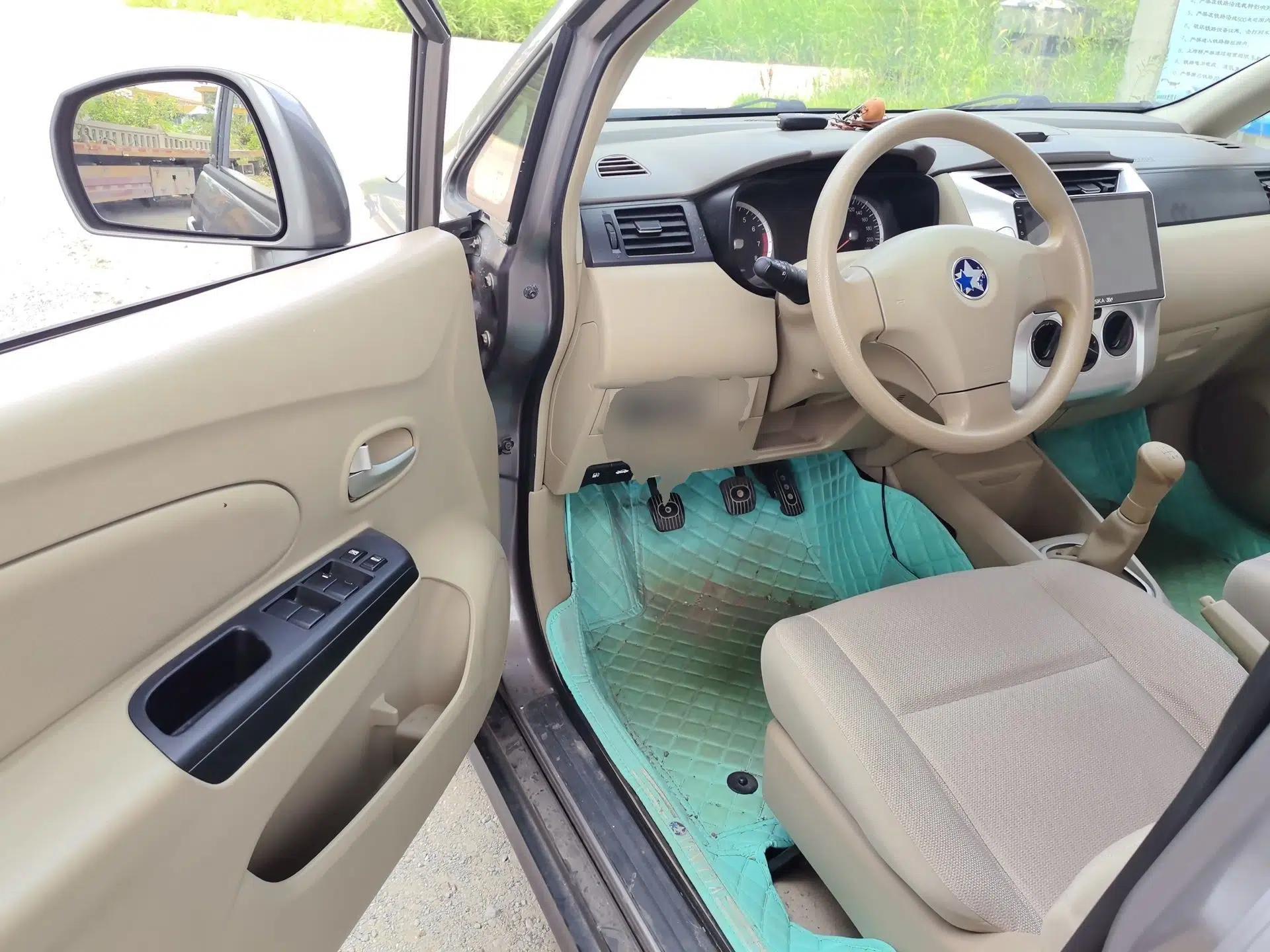 Venucia D50 2013 1.6L Manual Fashion Edition — миниатюра 16