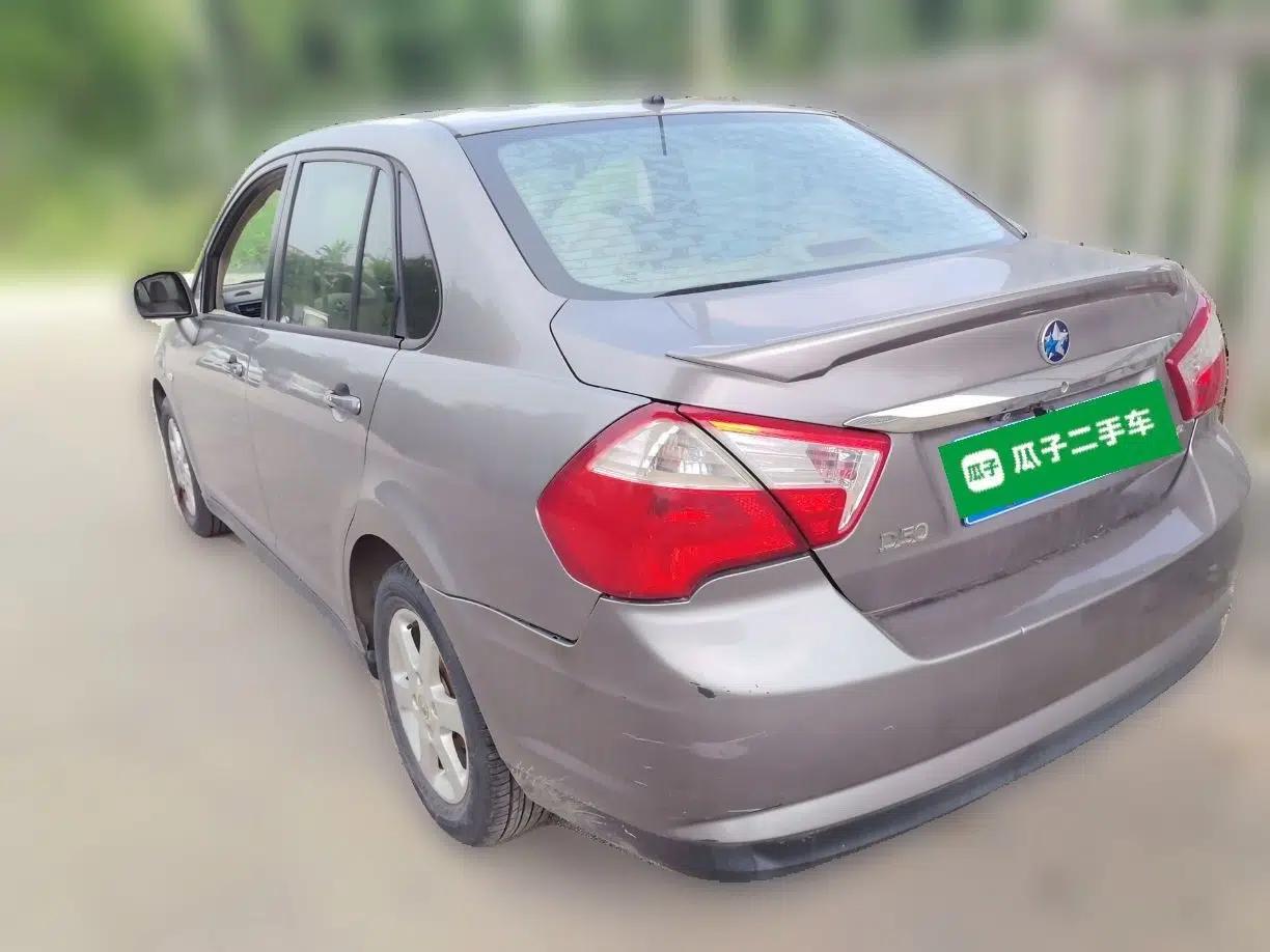 Venucia D50 2013 1.6L Manual Fashion Edition — миниатюра 4